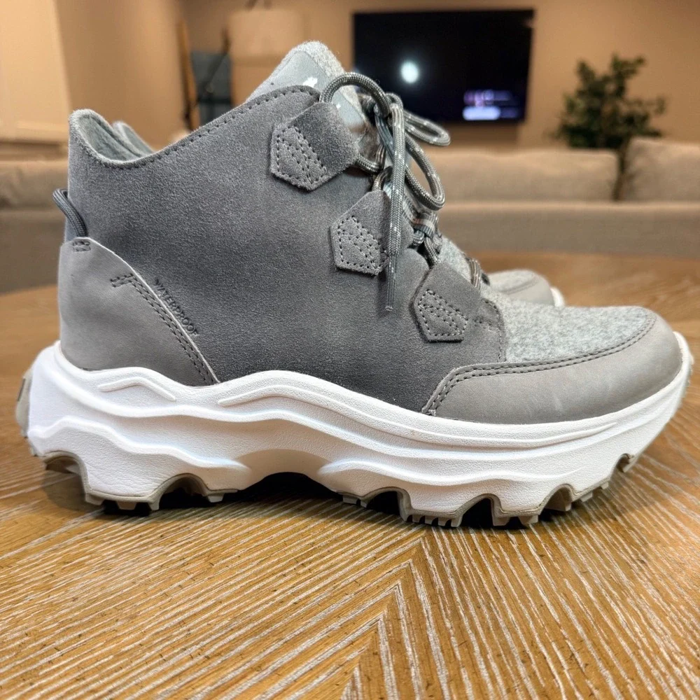 Sorel Kinetic Breakthru Caribou Waterproof Boots Quarry Sea Salt Gray Size 8
